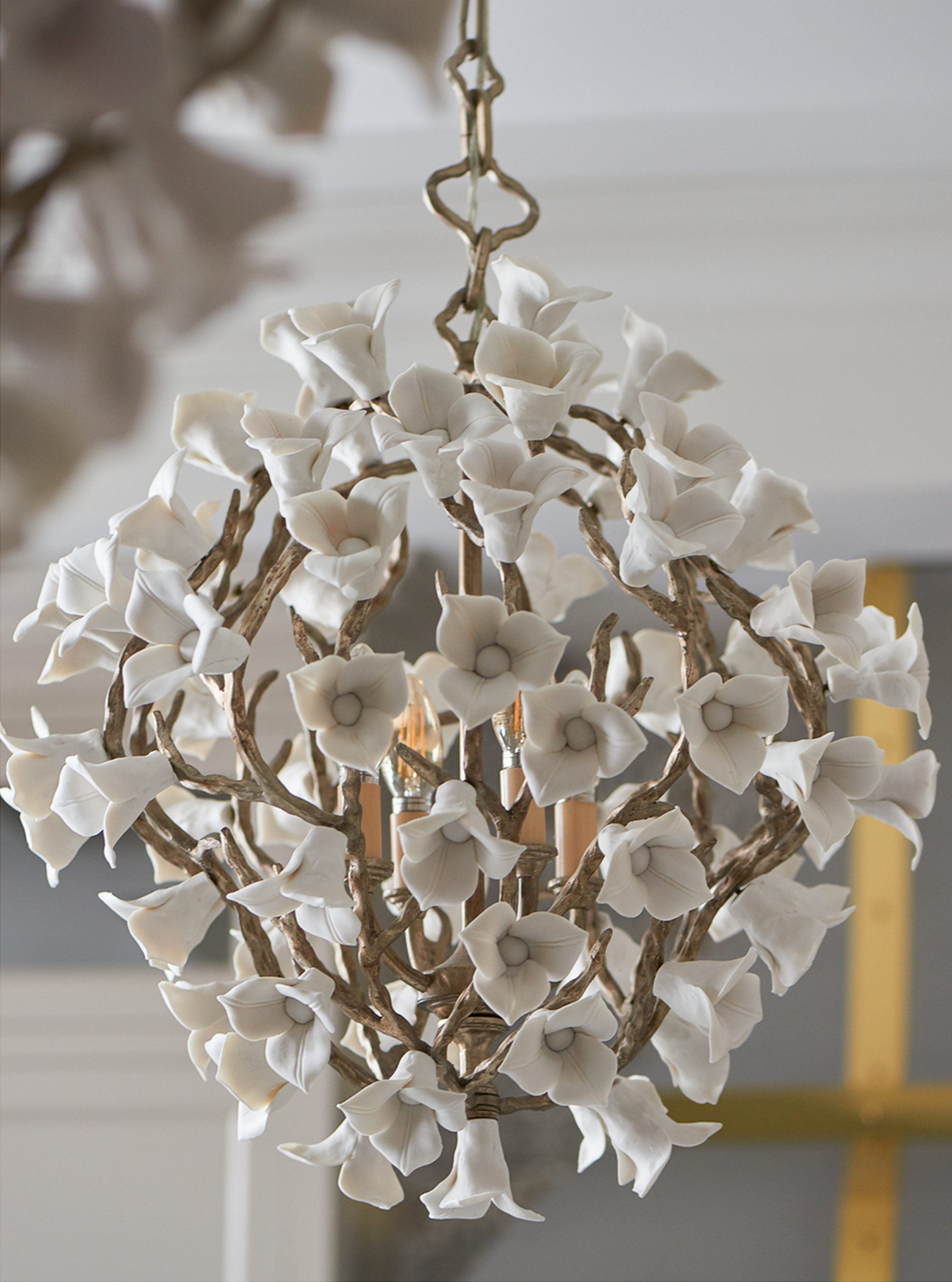 Modern Art Design Lily Ceramic Flower Chandelier for Low-ceiling