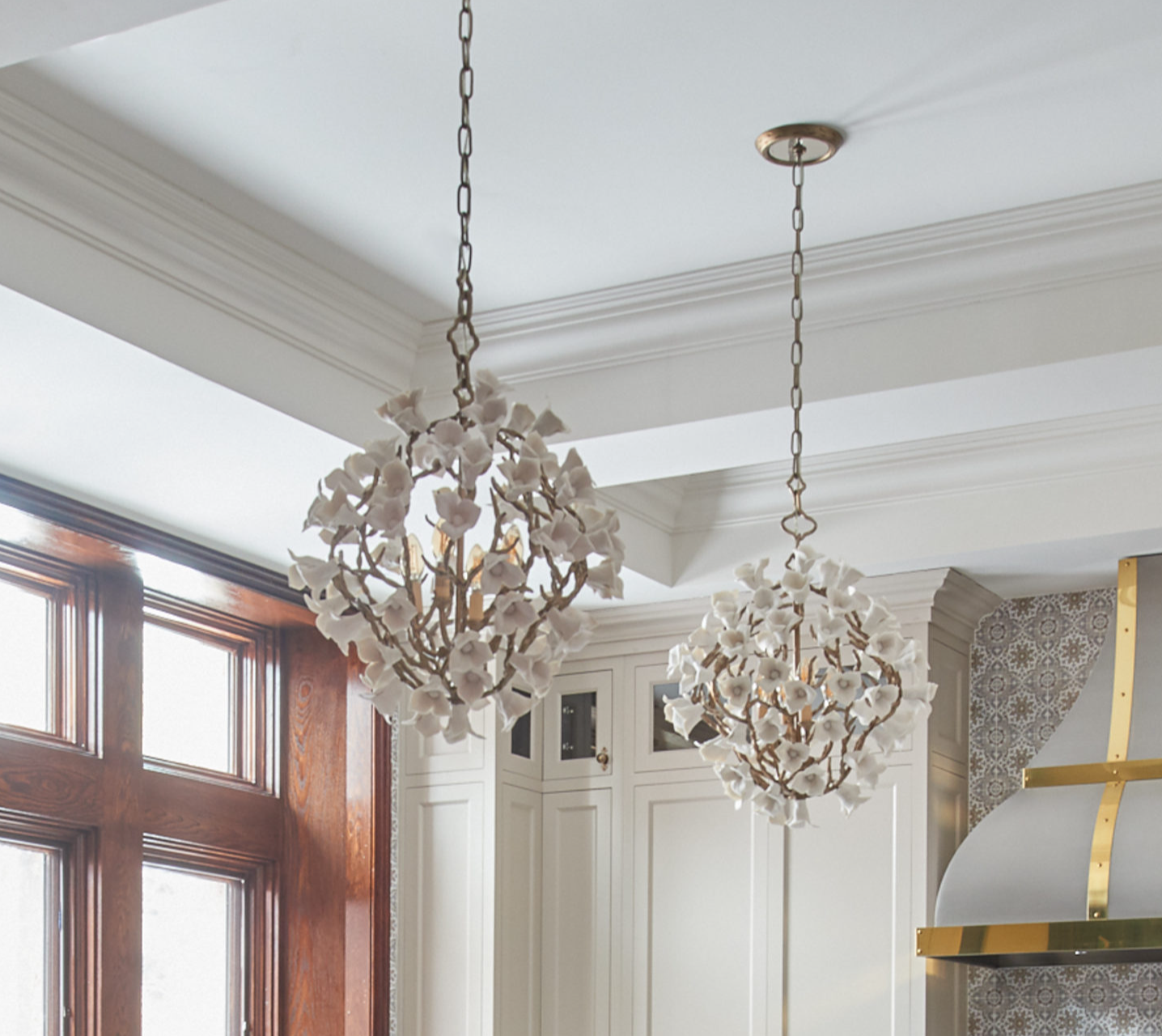 Modern Art Design Lily Ceramic Flower Chandelier for Low-ceiling